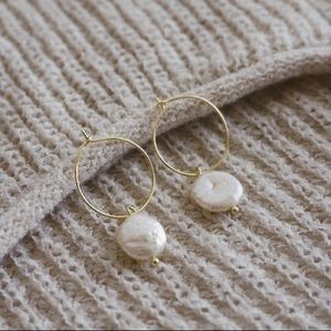 Freshwater pearl hoop earrings